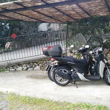 La Scortica Oda ve Kahvaltı Beverino
