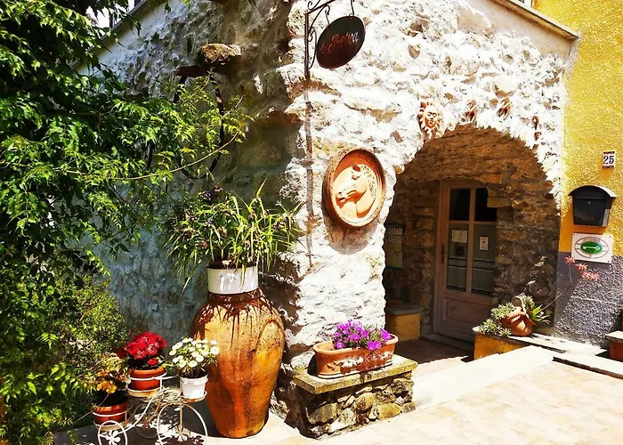 La Scortica Bed & Breakfast 3*